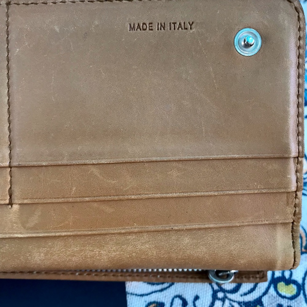 Prada wallet. - Picture 7 of 12